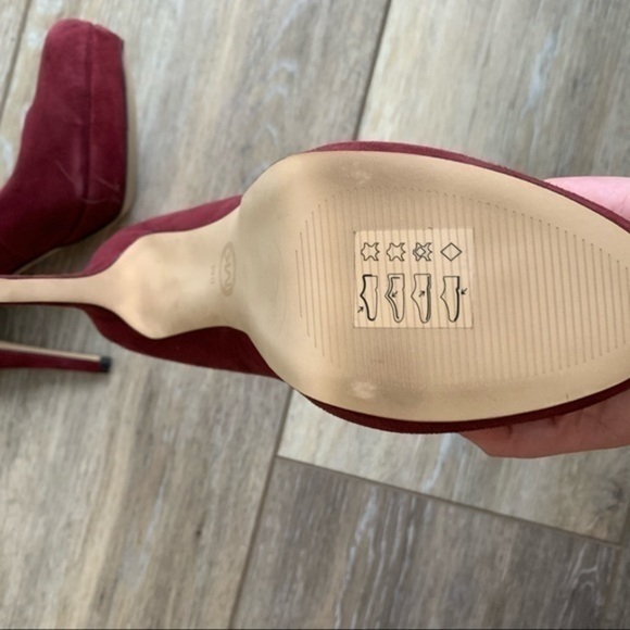 Michael Kors York Suede Pumps - Picture 7 of 8